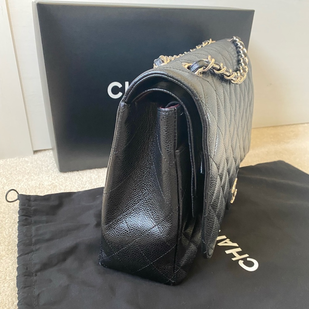 **AUTHENTIC CHANEL MAXI HANDBAG** - Picture 3 of 16